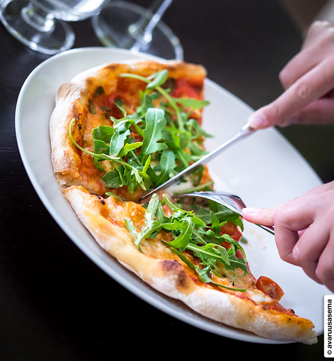 Pizzapohja, keskipitkällä kohotuksella