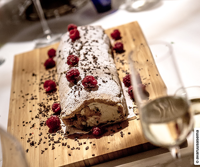 Suklaa-vadelmatäytteiset Budapest-leivokset