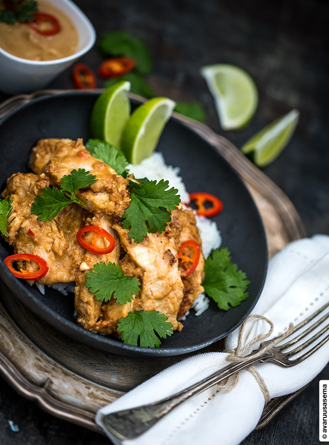 Kanaa satay-kastikkeessa